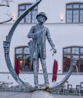 Brunnen mit Statur vom Schriftsteller Karl Valentin